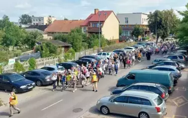 KOZIENICKA &bdquo;OSIEMNASTKA&rdquo; WYRUSZYŁA NA PIELGRZYMI SZLAK 6