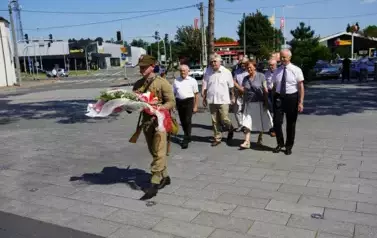 MIESZKAŃCY POWIATU KOZIENICKIEGO ODDALI HOŁD BOHATEROM BITWY WARSZAWSKIEJ 7