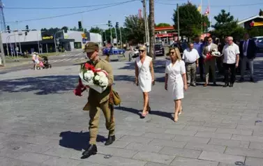 MIESZKAŃCY POWIATU KOZIENICKIEGO ODDALI HOŁD BOHATEROM BITWY WARSZAWSKIEJ 13