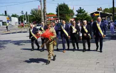 MIESZKAŃCY POWIATU KOZIENICKIEGO ODDALI HOŁD BOHATEROM BITWY WARSZAWSKIEJ 14