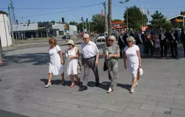 MIESZKAŃCY POWIATU KOZIENICKIEGO ODDALI HOŁD BOHATEROM BITWY WARSZAWSKIEJ 15