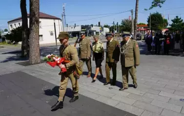 MIESZKAŃCY POWIATU KOZIENICKIEGO ODDALI HOŁD BOHATEROM BITWY WARSZAWSKIEJ 18
