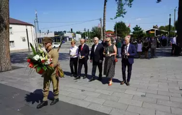 MIESZKAŃCY POWIATU KOZIENICKIEGO ODDALI HOŁD BOHATEROM BITWY WARSZAWSKIEJ 22
