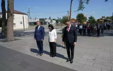 MIESZKAŃCY POWIATU KOZIENICKIEGO ODDALI HOŁD BOHATEROM BITWY WARSZAWSKIEJ 23