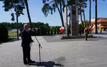 MIESZKAŃCY POWIATU KOZIENICKIEGO ODDALI HOŁD BOHATEROM BITWY WARSZAWSKIEJ 27