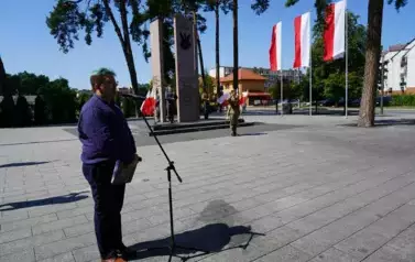 MIESZKAŃCY POWIATU KOZIENICKIEGO ODDALI HOŁD BOHATEROM BITWY WARSZAWSKIEJ 31