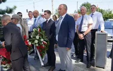 MIESZKAŃCY POWIATU KOZIENICKIEGO ODDALI HOŁD BOHATEROM BITWY WARSZAWSKIEJ 33