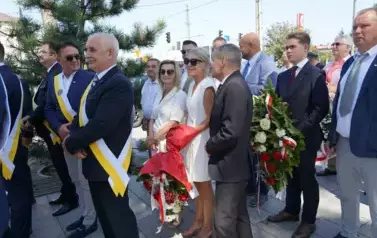 MIESZKAŃCY POWIATU KOZIENICKIEGO ODDALI HOŁD BOHATEROM BITWY WARSZAWSKIEJ 34