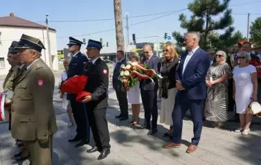MIESZKAŃCY POWIATU KOZIENICKIEGO ODDALI HOŁD BOHATEROM BITWY WARSZAWSKIEJ 36