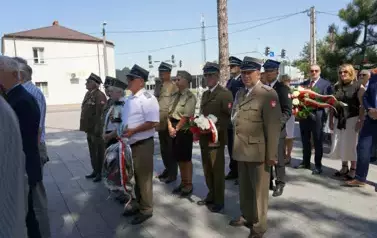 MIESZKAŃCY POWIATU KOZIENICKIEGO ODDALI HOŁD BOHATEROM BITWY WARSZAWSKIEJ 37