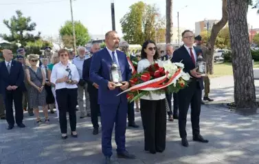 MIESZKAŃCY POWIATU KOZIENICKIEGO ODDALI HOŁD BOHATEROM BITWY WARSZAWSKIEJ 40