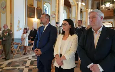 MIESZKAŃCY POWIATU KOZIENICKIEGO ODDALI HOŁD BOHATEROM BITWY WARSZAWSKIEJ 43