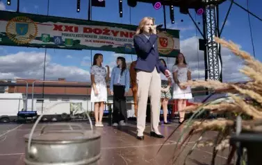 Z SZACUNKIEM DLA CHLEBA, Z DUMĄ O ROLNIKACH 51