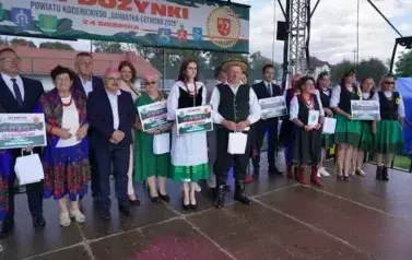 Z SZACUNKIEM DLA CHLEBA, Z DUMĄ O ROLNIKACH 69