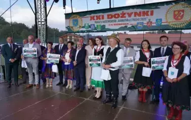 Z SZACUNKIEM DLA CHLEBA, Z DUMĄ O ROLNIKACH 70