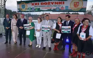 Z SZACUNKIEM DLA CHLEBA, Z DUMĄ O ROLNIKACH 71
