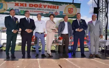 Z SZACUNKIEM DLA CHLEBA, Z DUMĄ O ROLNIKACH 73