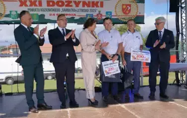 Z SZACUNKIEM DLA CHLEBA, Z DUMĄ O ROLNIKACH 74