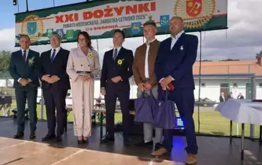 Z SZACUNKIEM DLA CHLEBA, Z DUMĄ O ROLNIKACH 75