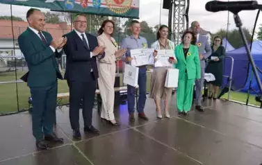Z SZACUNKIEM DLA CHLEBA, Z DUMĄ O ROLNIKACH 76