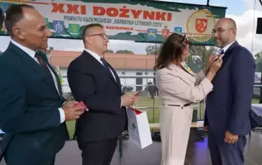 Z SZACUNKIEM DLA CHLEBA, Z DUMĄ O ROLNIKACH 78