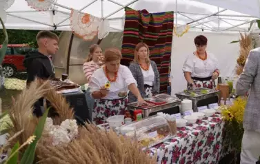 Z SZACUNKIEM DLA CHLEBA, Z DUMĄ O ROLNIKACH 90