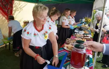 Z SZACUNKIEM DLA CHLEBA, Z DUMĄ O ROLNIKACH 96