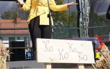 Z SZACUNKIEM DLA CHLEBA, Z DUMĄ O ROLNIKACH 98