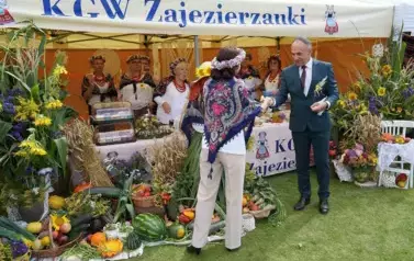 Z SZACUNKIEM DLA CHLEBA, Z DUMĄ O ROLNIKACH 103