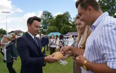 Z SZACUNKIEM DLA CHLEBA, Z DUMĄ O ROLNIKACH 104
