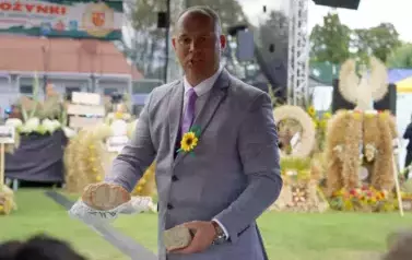 Z SZACUNKIEM DLA CHLEBA, Z DUMĄ O ROLNIKACH 106