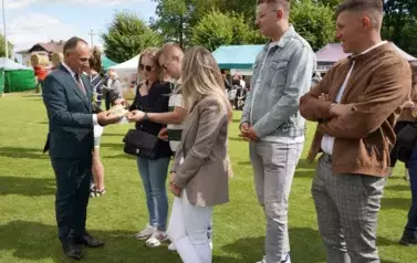 Z SZACUNKIEM DLA CHLEBA, Z DUMĄ O ROLNIKACH 108