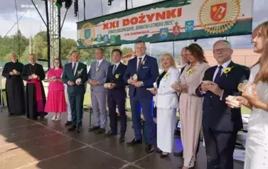 Z SZACUNKIEM DLA CHLEBA, Z DUMĄ O ROLNIKACH 112