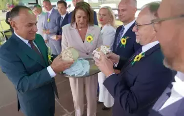 Z SZACUNKIEM DLA CHLEBA, Z DUMĄ O ROLNIKACH 113