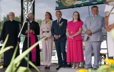 Z SZACUNKIEM DLA CHLEBA, Z DUMĄ O ROLNIKACH 116