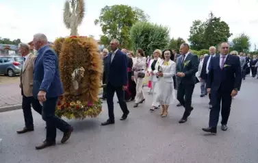 Z SZACUNKIEM DLA CHLEBA, Z DUMĄ O ROLNIKACH 133
