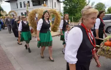Z SZACUNKIEM DLA CHLEBA, Z DUMĄ O ROLNIKACH 135
