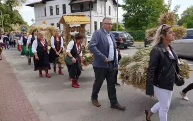Z SZACUNKIEM DLA CHLEBA, Z DUMĄ O ROLNIKACH 137