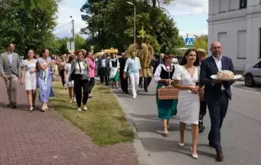 Z SZACUNKIEM DLA CHLEBA, Z DUMĄ O ROLNIKACH 138