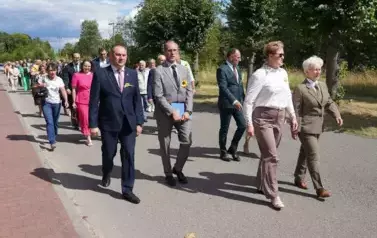 Z SZACUNKIEM DLA CHLEBA, Z DUMĄ O ROLNIKACH 140