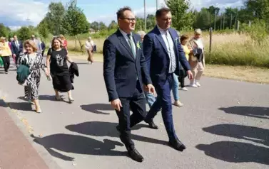 Z SZACUNKIEM DLA CHLEBA, Z DUMĄ O ROLNIKACH 141