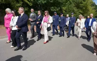 Z SZACUNKIEM DLA CHLEBA, Z DUMĄ O ROLNIKACH 143