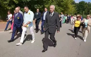 Z SZACUNKIEM DLA CHLEBA, Z DUMĄ O ROLNIKACH 144