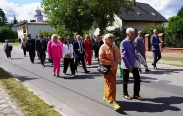 Z SZACUNKIEM DLA CHLEBA, Z DUMĄ O ROLNIKACH 151