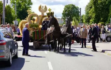 Z SZACUNKIEM DLA CHLEBA, Z DUMĄ O ROLNIKACH 154
