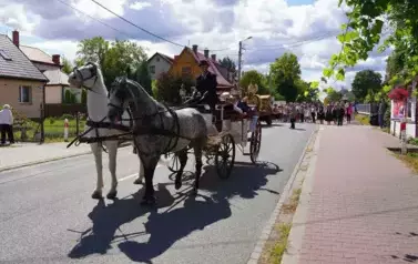 Z SZACUNKIEM DLA CHLEBA, Z DUMĄ O ROLNIKACH 155