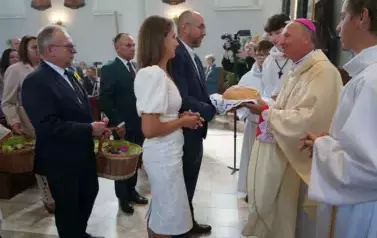 Z SZACUNKIEM DLA CHLEBA, Z DUMĄ O ROLNIKACH 165