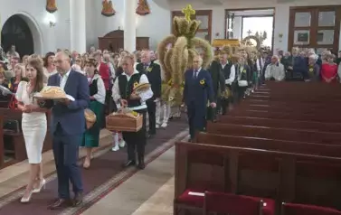 Z SZACUNKIEM DLA CHLEBA, Z DUMĄ O ROLNIKACH 176
