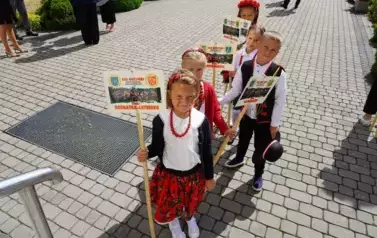 Z SZACUNKIEM DLA CHLEBA, Z DUMĄ O ROLNIKACH 183