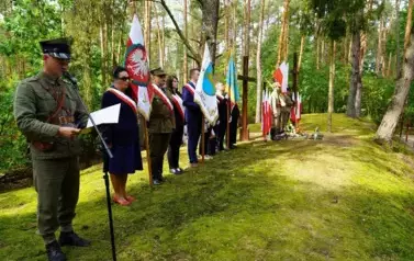 UCZCILI PAMIĘĆ PODPORUCZNIKA MICHAŁA GUMIŃSKIEGO &bdquo;CEZARA&rdquo; 18